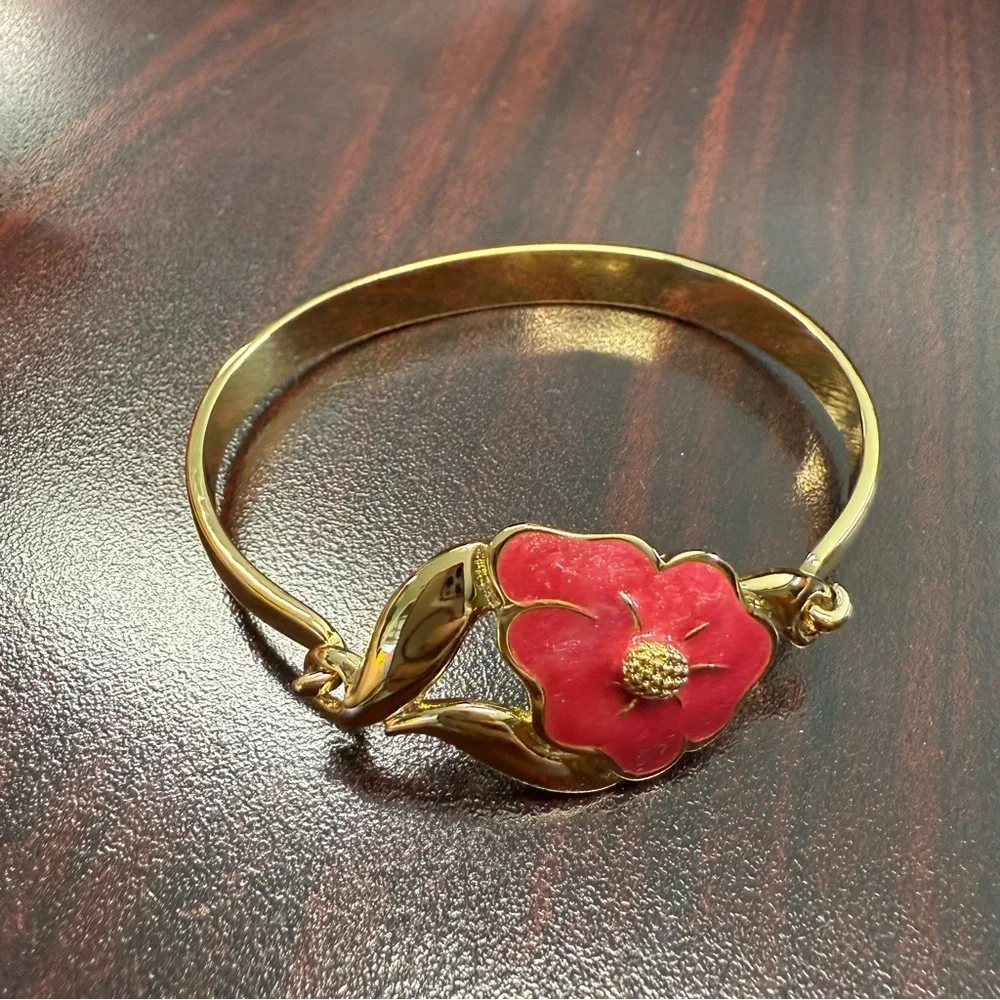 Avon “Tropical Splendor” Red and Gold Bracelet with Elegant Design NIB